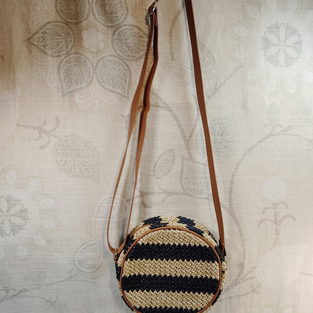 Woven Round Crossbody Bag in Tan & Navy